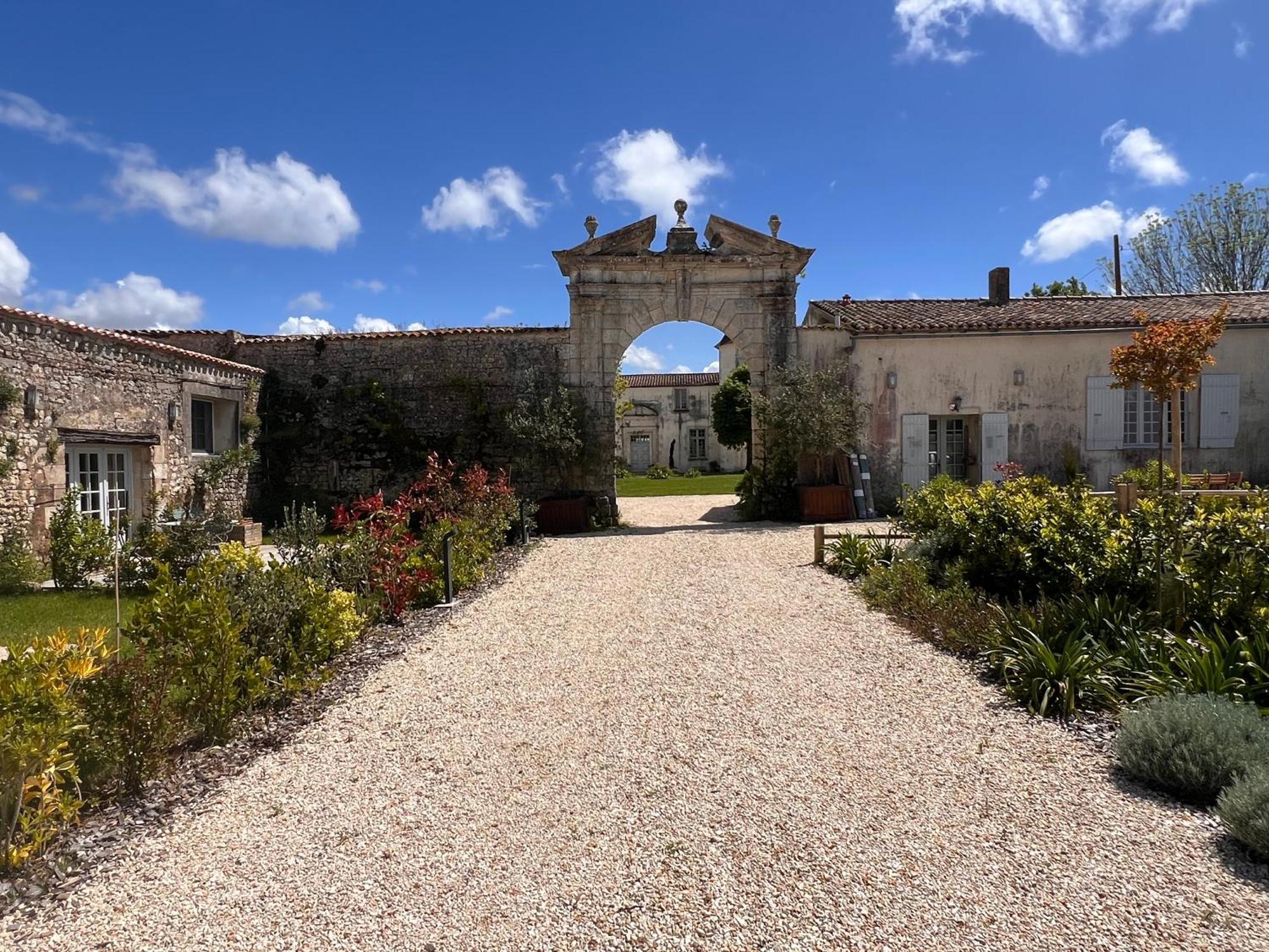 Chateau De Feusse Saint-Just-Luzac ภายนอก รูปภาพ