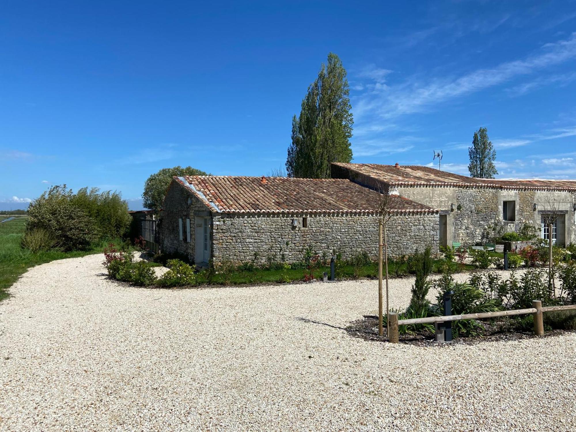Chateau De Feusse Saint-Just-Luzac ภายนอก รูปภาพ